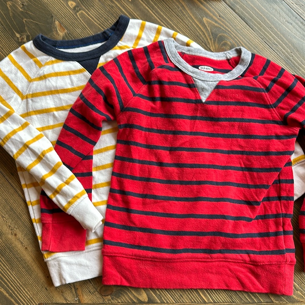 2 boys long sleeve tees